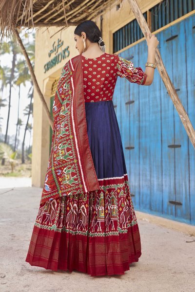 WOMEN FLAIRED GOWN WITH DUPATTA Ethnic Dresses